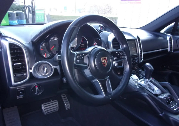 Porsche Cayenne cena 160000 przebieg: 190000, rok produkcji 2016 z Grudziądz małe 781